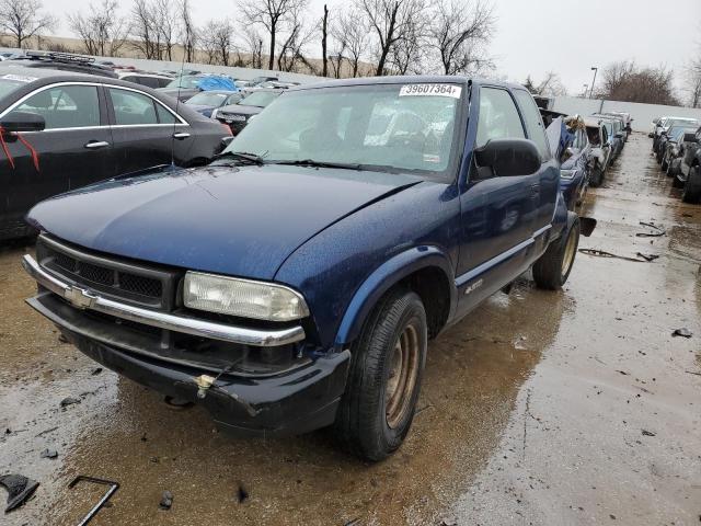 1GCCS19W328263611 - 2002 CHEVROLET S TRUCK S10 BLUE photo 1