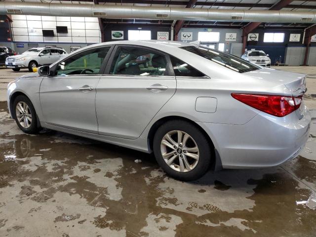 5NPEB4AC1DH582232 - 2013 HYUNDAI SONATA GLS SILVER photo 2