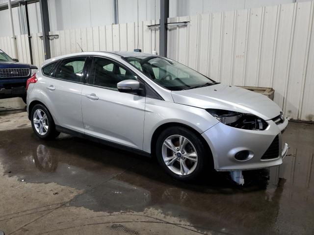 1FADP3K27EL368989 - 2014 FORD FOCUS SE GRAY photo 4