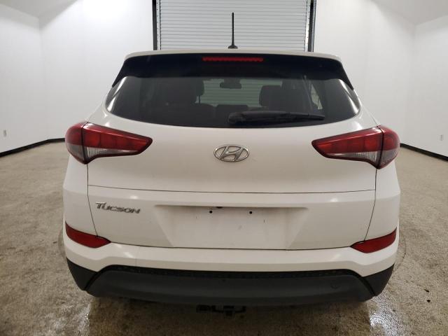 KM8J23A49HU269129 - 2017 HYUNDAI TUCSON SE WHITE photo 6