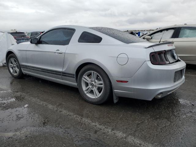 1ZVBP8AM1D5213680 - 2013 FORD MUSTANG SILVER photo 2