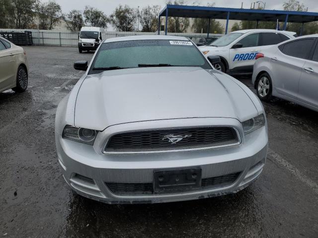 1ZVBP8AM1D5213680 - 2013 FORD MUSTANG SILVER photo 5