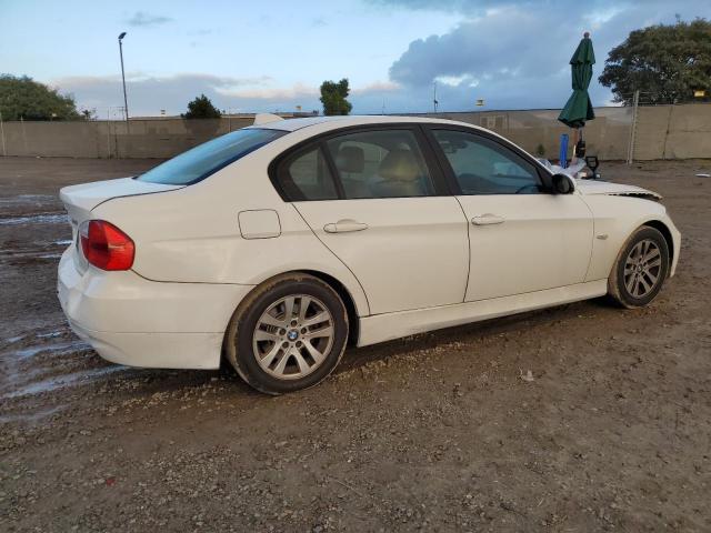 WBAVC53577FZ76220 - 2007 BMW 328 I SULEV WHITE photo 3