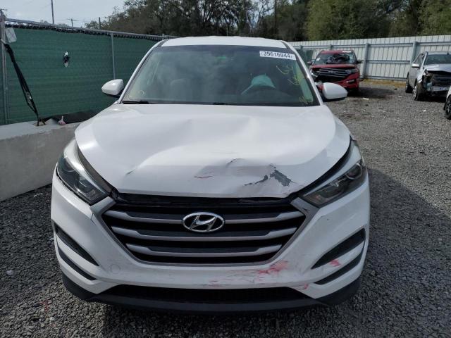 KM8J23A40HU561655 - 2017 HYUNDAI TUCSON SE WHITE photo 5