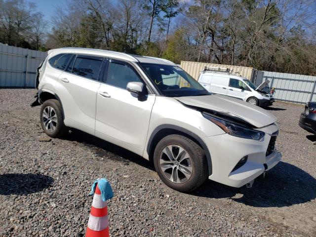 5TDGZRAH5MS514989 - 2021 TOYOTA HIGHLANDER XLE თეთრი ფოტო 4