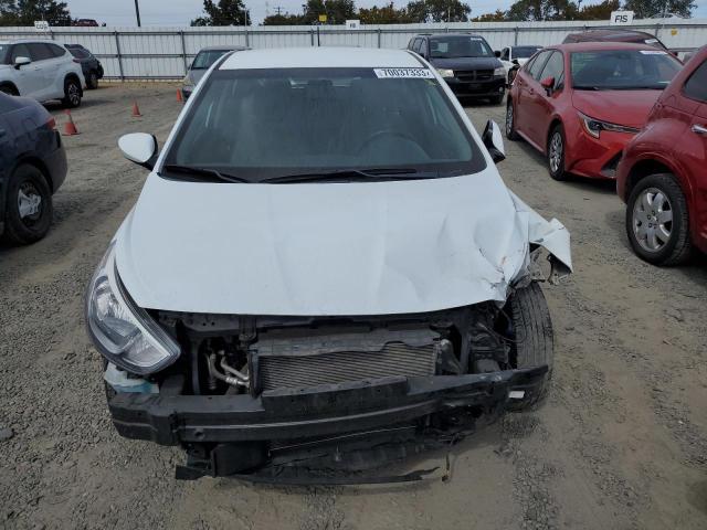 KMHCT5AE4HU343051 - 2017 HYUNDAI ACCENT SE WHITE photo 5