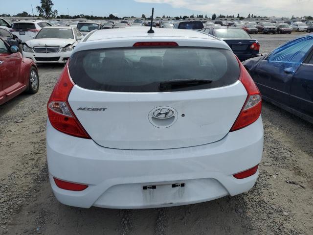 KMHCT5AE4HU343051 - 2017 HYUNDAI ACCENT SE WHITE photo 6