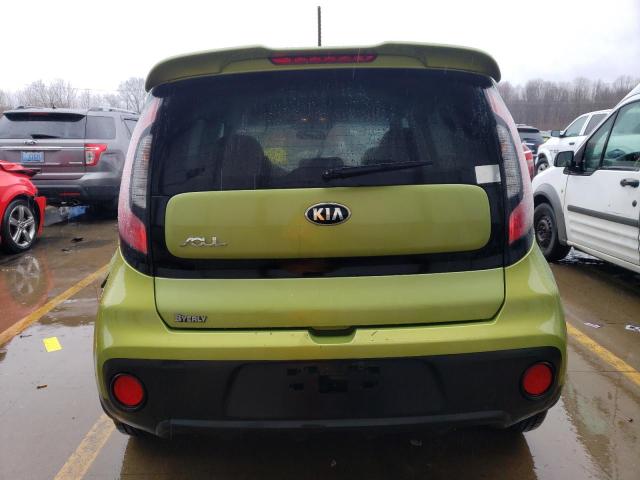 KNDJN2A24J7898368 - 2018 KIA SOUL GREEN photo 6