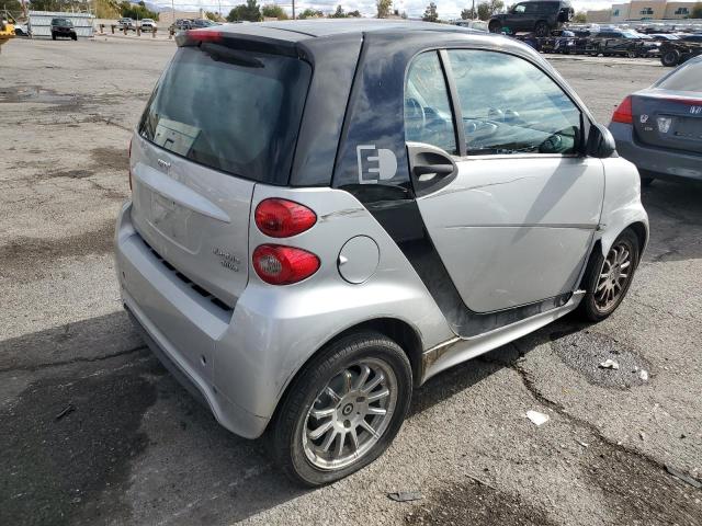 WMEEJ9AA7EK739054 - 2014 SMART FORTWO TWO TONE photo 3