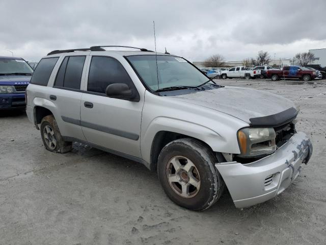 1GNDS13S352323671 - 2005 CHEVROLET TRAILBLAZE LS SILVER photo 4