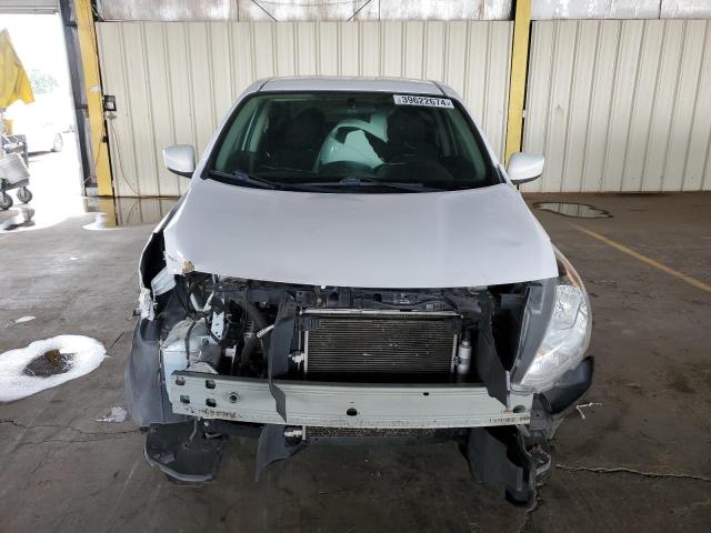 3N1CN7AP6JL885038 - 2018 NISSAN VERSA S WHITE photo 5