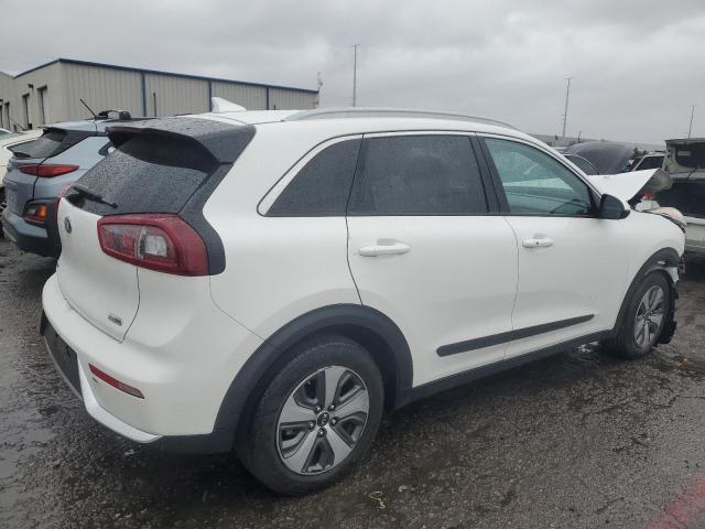 KNDCB3LC3K5298144 - 2019 KIA NIRO FE WHITE photo 3