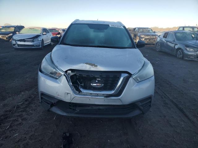 3N1CP5CU4KL543784 - 2019 NISSAN KICKS S SILVER photo 5