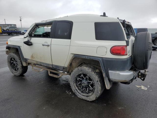 JTEBU4BF6AK079553 - 2010 TOYOTA FJ CRUISER WHITE photo 2