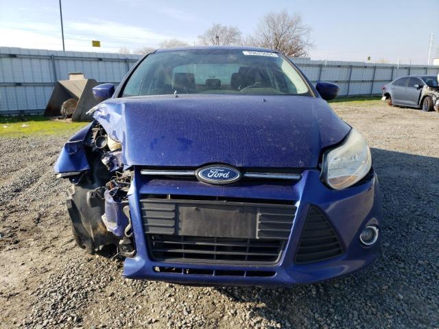 1FAHP3F26CL302765 - 2012 FORD FOCUS SE BLUE photo 5