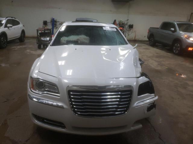 2C3CCARG7DH604824 - 2013 CHRYSLER 300 WHITE photo 5