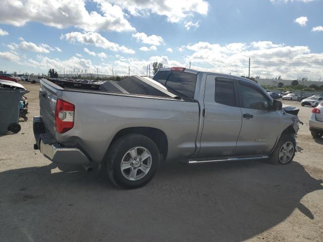 5TFRM5F13JX126872 - 2018 TOYOTA TUNDRA DOUBLE CAB SR/SR5 SILVER photo 3