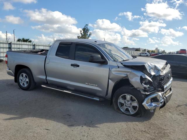 5TFRM5F13JX126872 - 2018 TOYOTA TUNDRA DOUBLE CAB SR/SR5 SILVER photo 4