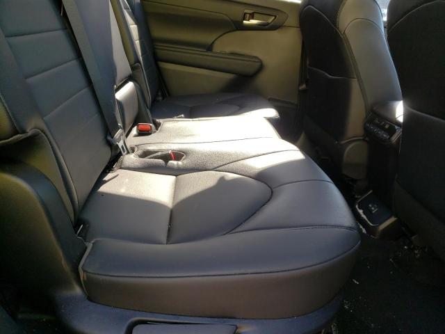 5TDGZRBH3NS187749 - 2022 TOYOTA HIGHLANDER XLE BLACK photo 11