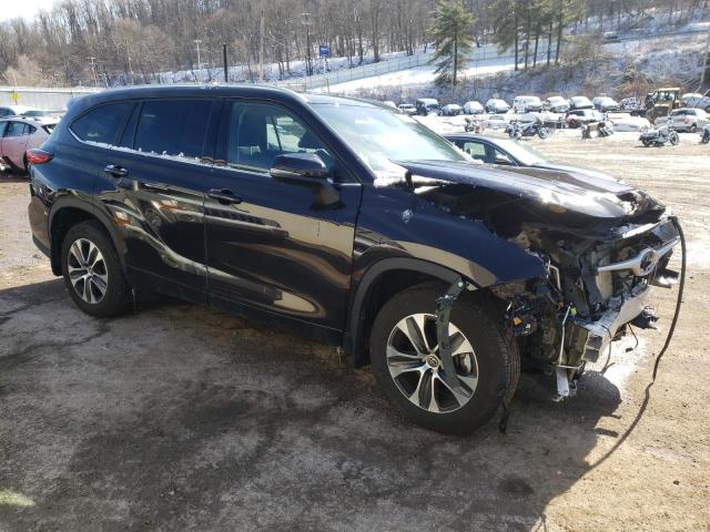 5TDGZRBH3NS187749 - 2022 TOYOTA HIGHLANDER XLE BLACK photo 4