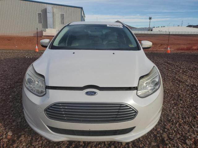 1FADP3R46EL300156 - 2014 FORD FOCUS BEV WHITE photo 5