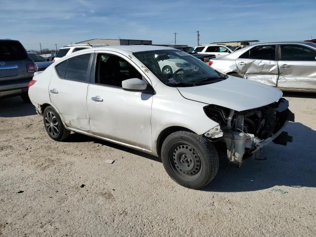 3N1CN7AP5JL864939 - 2018 NISSAN VERSA S WHITE photo 4