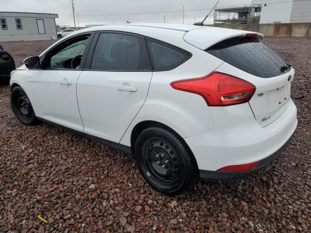 1FADP3K26JL250684 - 2018 FORD FOCUS SE WHITE photo 2