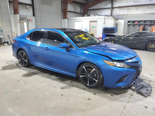 4T1B61HK9JU112935 - 2018 TOYOTA CAMRY XSE BLUE photo 4