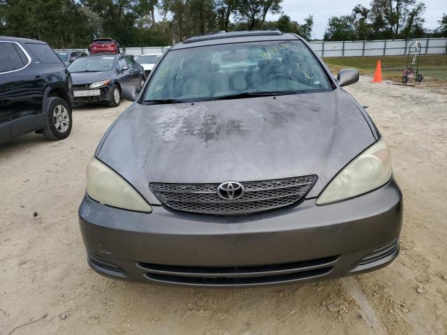 4T1BF32K52U529572 - 2002 TOYOTA CAMRY LE GRAY photo 5