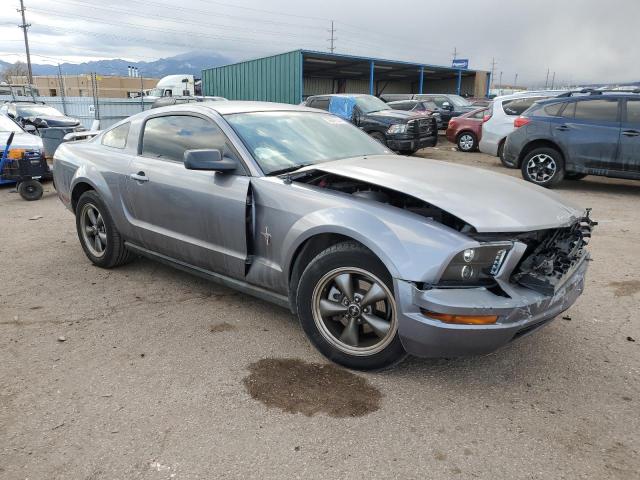 1ZVFT80N665133401 - 2004 FORD MUSTANG GRAY photo 4