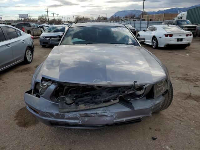 1ZVFT80N665133401 - 2004 FORD MUSTANG GRAY photo 5