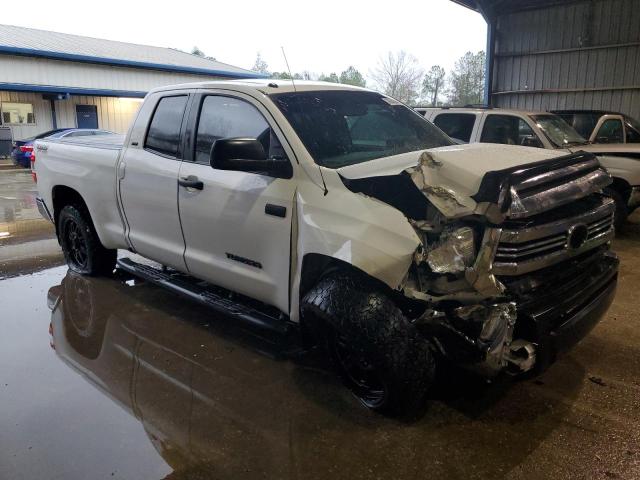 5TFRW5F1XHX212538 - 2017 TOYOTA TUNDRA DOUBLE CAB SR/SR5 WHITE photo 4