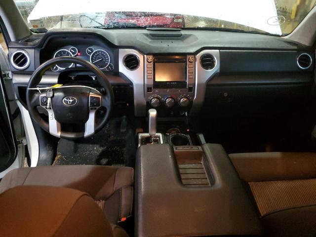 5TFRW5F1XHX212538 - 2017 TOYOTA TUNDRA DOUBLE CAB SR/SR5 WHITE photo 8