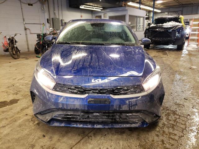 3KPF24AD6PE599114 - 2023 KIA FORTE LX BLUE photo 5