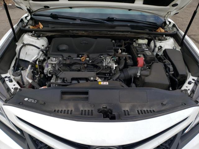 4T1B11HK9JU592831 - 2018 TOYOTA CAMRY L WHITE photo 11