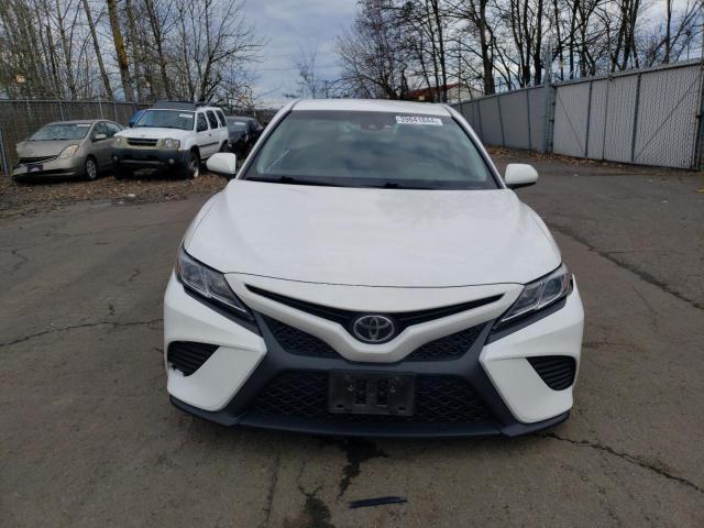 4T1B11HK9JU592831 - 2018 TOYOTA CAMRY L WHITE photo 5