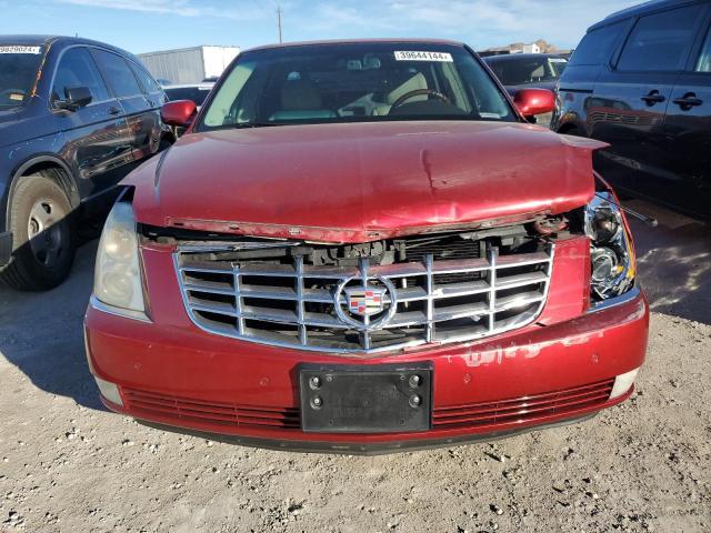 1G6KD57998U129263 - 2008 CADILLAC DTS RED photo 5