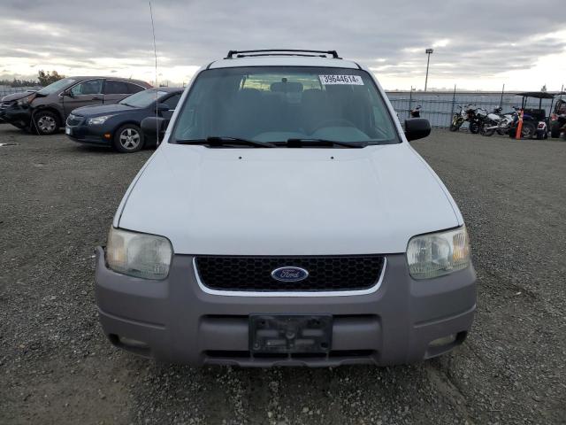 1FMYU03182KD22660 - 2002 FORD ESCAPE XLT WHITE photo 5