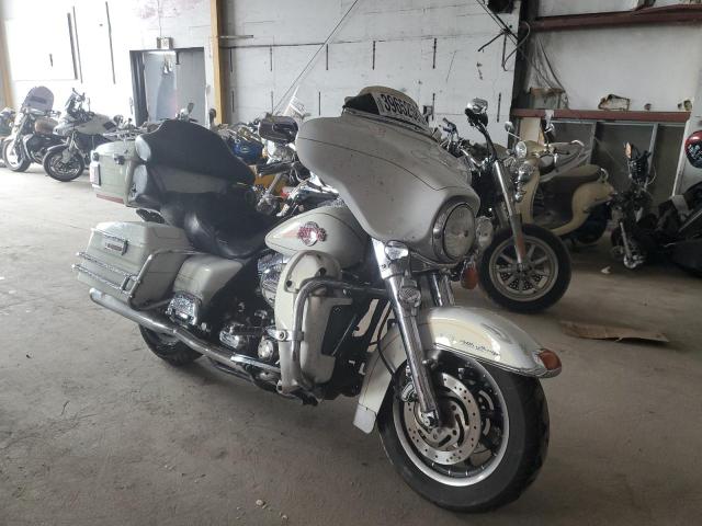 1HD1FC4187Y716954 - 2007 HARLEY-DAVIDSON FLHTCUI 白色 照片 1