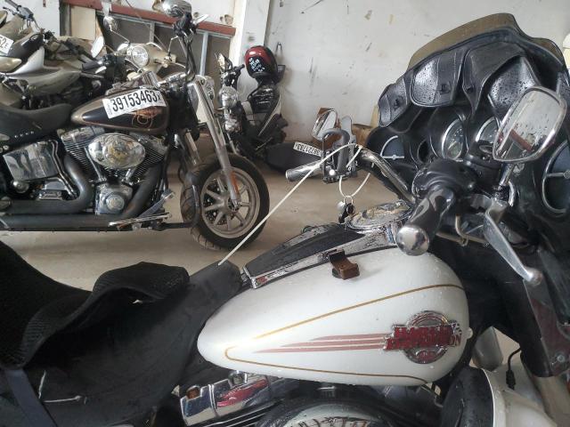 1HD1FC4187Y716954 - 2007 HARLEY-DAVIDSON FLHTCUI 白色 照片 5