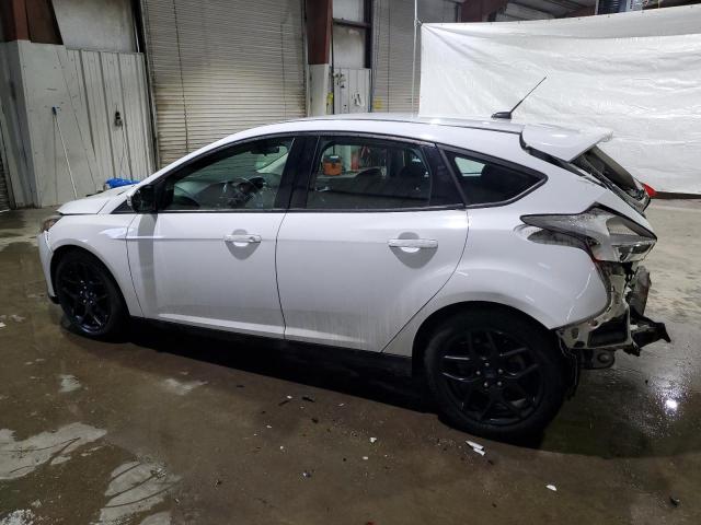 1FADP3K29GL326391 - 2016 FORD FOCUS SE WHITE photo 2