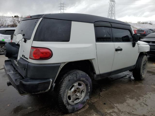 JTEBU11F270092868 - 2007 TOYOTA FJ CRUISER SILVER photo 3