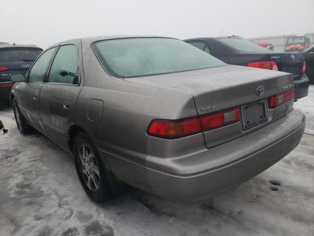 4T1BF28K1WU048497 - 1998 TOYOTA CAMRY CE BEIGE photo 2