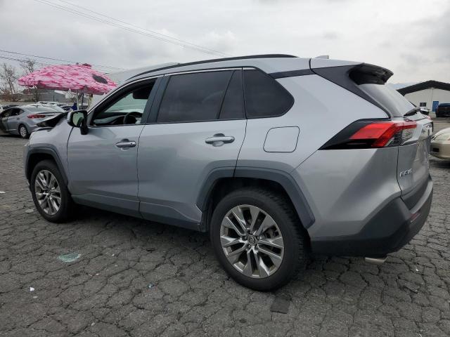 JTMC1RFV5KD006163 - 2019 TOYOTA RAV4 XLE PREMIUM SILVER photo 2