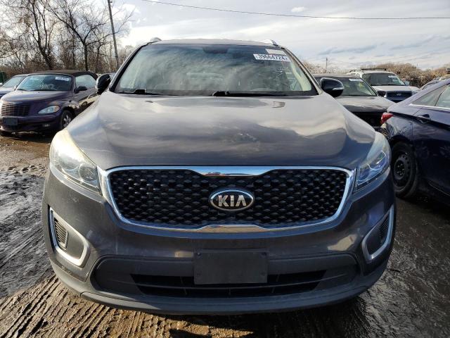 5XYPG4A52HG252639 - 2017 KIA SORENTO LX GRAY photo 5