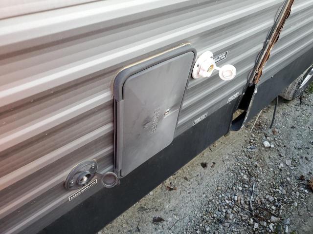 5ZT2CA5B1JT011474 - 2018 COACH CATALINA SILVER photo 8