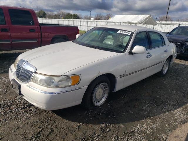 1LNHM81W0YY884930 - 2000 LINCOLN TOWN CAR EXECUTIVE WHITE photo 1