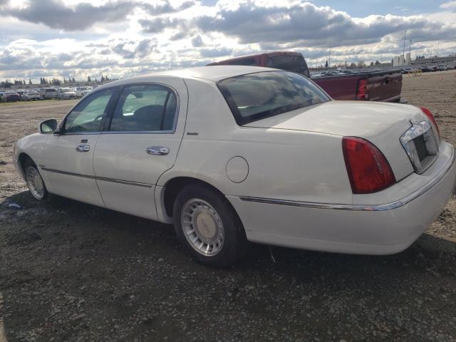 1LNHM81W0YY884930 - 2000 LINCOLN TOWN CAR EXECUTIVE WHITE photo 2