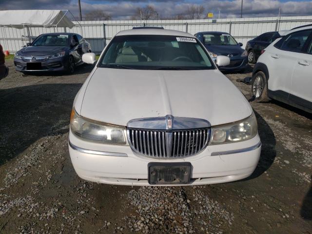 1LNHM81W0YY884930 - 2000 LINCOLN TOWN CAR EXECUTIVE WHITE photo 5