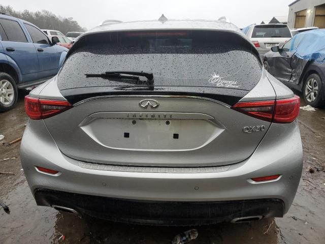 SJKCH5CP4HA023800 - 2017 INFINITI QX30 BASE Silber Foto 6
